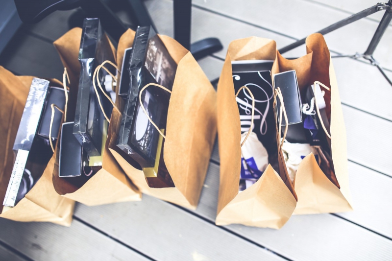 boutique-CANNES-min_shop_shopping_bags_gift_brown_blank_market_product-722676